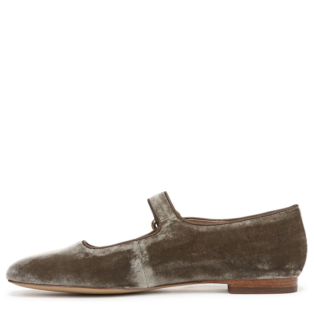 Michaela Mary Jane Flat